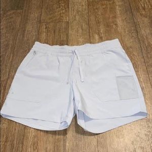 Size M women’s Columbia Shorts